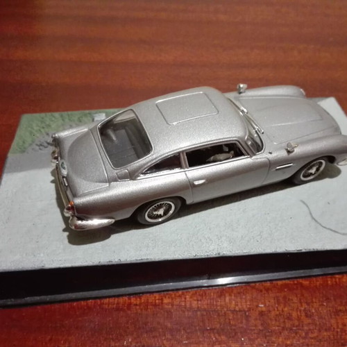 James Bond metal cars used, Aston Martin DB5 and Jaguar XKR