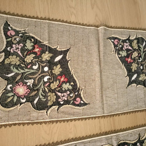 Hand Embroideries like new, 450 pieces of squares and runners