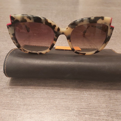 Face A Face Paris tortoise sunglasses like new with pink details