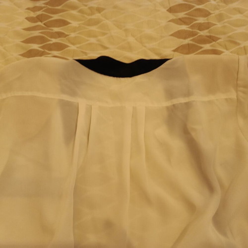 White women's shirt like new with dark blue buttons, size L