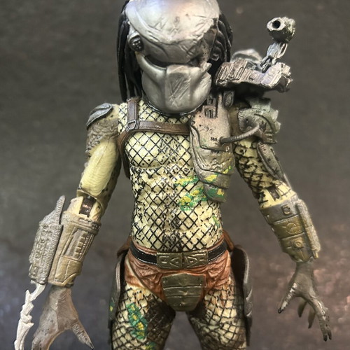 Classic Battle Damaged Predator 8” Neca Action Figure Series 2 2010 like new