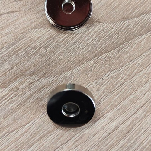Strong magnet with legs new in various colors