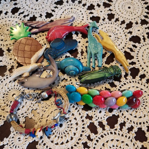 Pin set used, multicolored