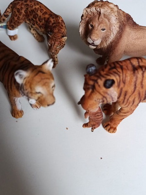 Σετ 4 φιγούρων Schleich και Papo καινούργιο (λιοντάρι, 2 τίγρεις, λεοπάρδαλη)