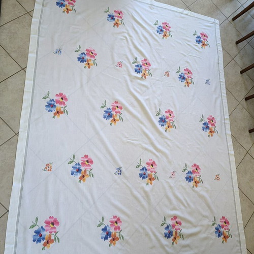 Woven white tablecloth 1.60m x 2.10m