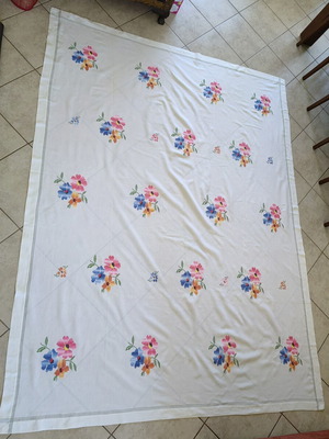 Woven white tablecloth 1.60m x 2.10m