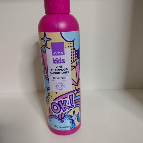 Girls 2 in 1 cleanser 200ml with fruity scent new