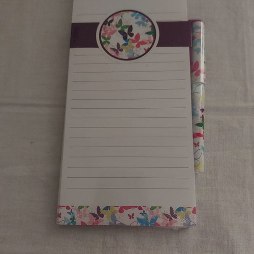 Notepad with pen and magnet on back new