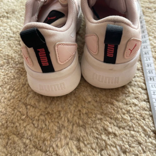 Puma Flyer Runner athletic shoes used, pink with white details, size 28