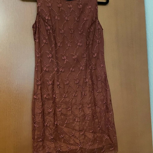 Dress with embroidered lace like new, size Small