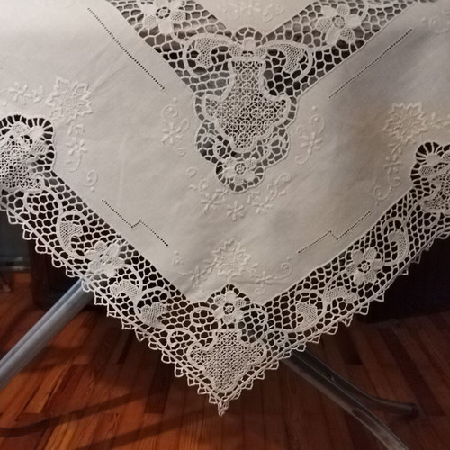 Tablecloth with guipure lace like new, set with runner and napkins