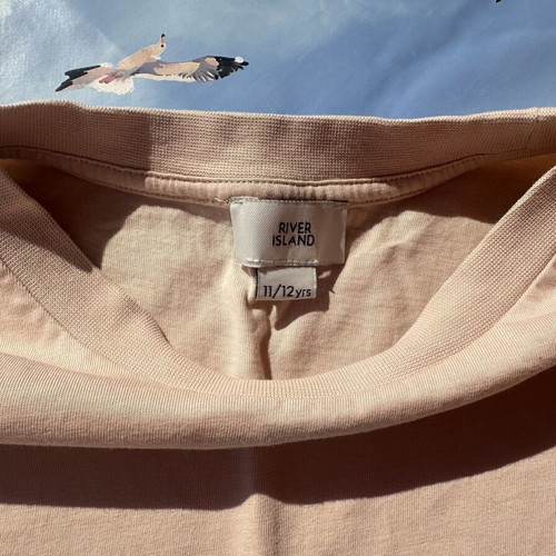 River Island Cropped T-shirt like new, beige with slogan, size 152 cm