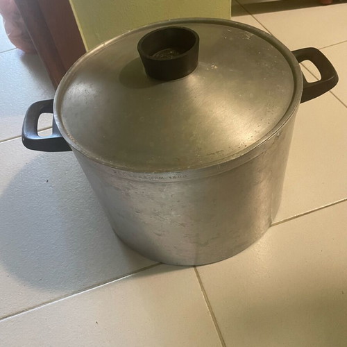 Flambo Metal pot used, old large