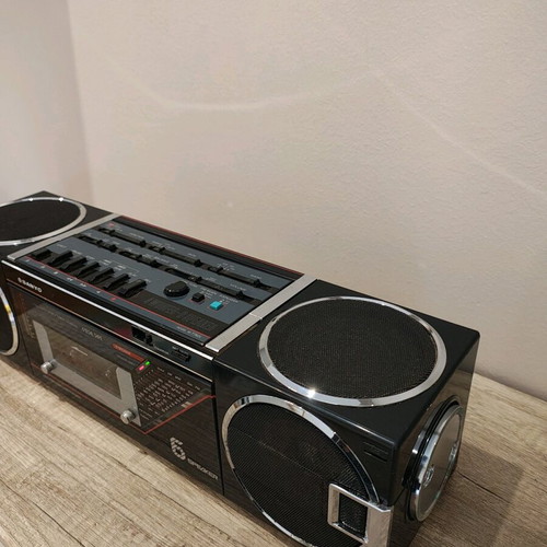 Sanyo M7740l Mini Boombox used, radio cassette working