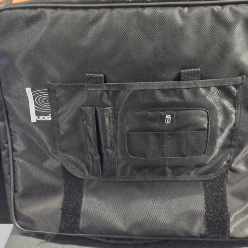 UDG Ultimate CourierBag DeLuxe 17“ like new for laptop and vinyl black