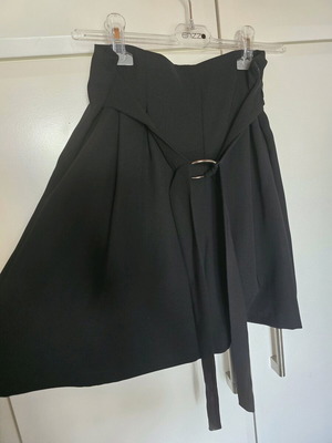 Zara fabric shorts like new, black, size S