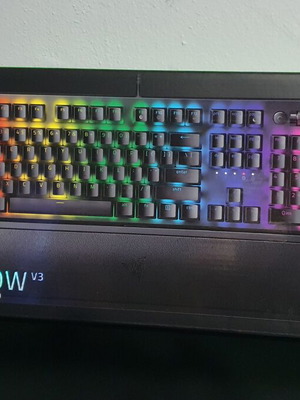 Razer Blackwidow V3 box like new