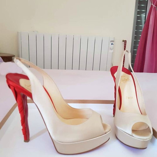 Γόβες Christian Louboutin 36.5 σαν καινούργιο, μπεζ και κόκκινο