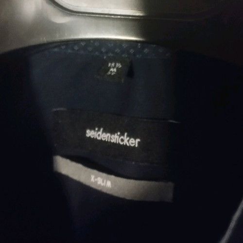 Seidensticker shirts medium like new, dark blue and checked