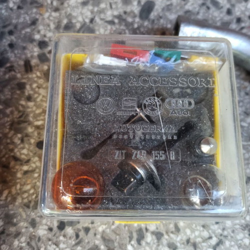 VW Passat 6 kit with jack, first aid kit, and key new