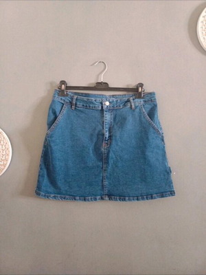 Denim skirt like new, very stretchy, size L