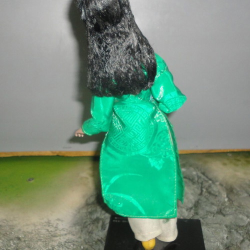 Bupbe Bach-Tuyet Traditional Vietnamese Doll like new