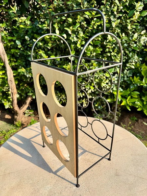 Метална и дървена поставка за вино 6 бутилки употребявана