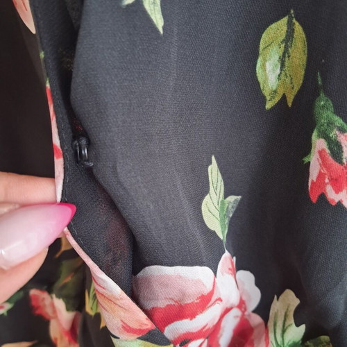 Guess top like new, black and red, size S
