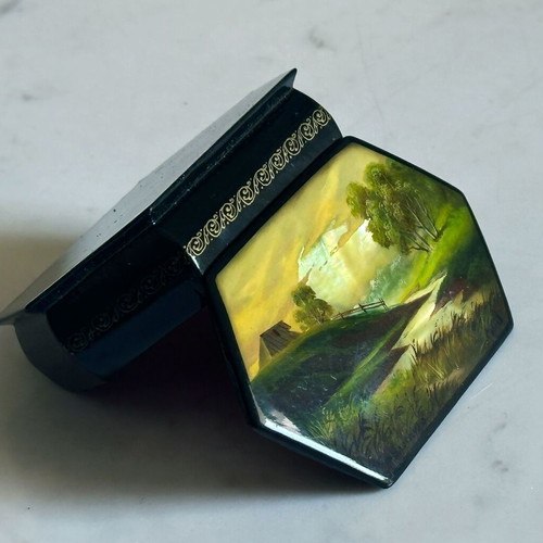 Fedoskino decorative box handmade like new with mother of pearl