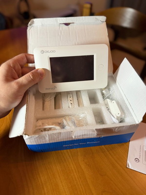 Digoo WiFi-GSM Alarm Full Set like new with touch screen and external siren