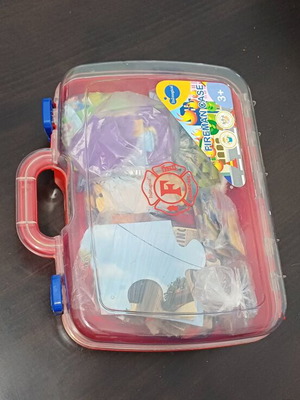 7 children's puzzles like new, in luxury case
