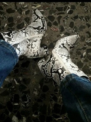 Boots spring snake skin design black and white like new