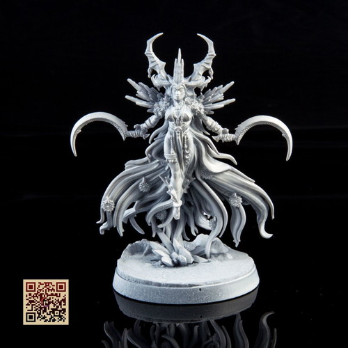 Grizenda Warqueen of Winter miniature primed, ready to paint