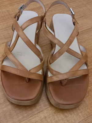 Wonders flat sandals like new, tan, size 40