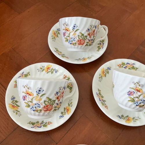 Aynsley Cottage Garden tea set 12 pcs bone china like new