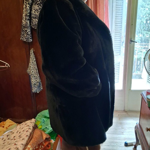Black synthetic fur coat XL like new with pockets and lining