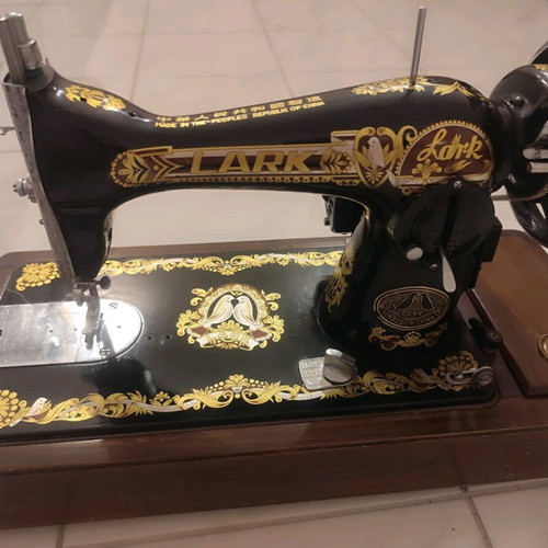 Sewing machine with pedal like new