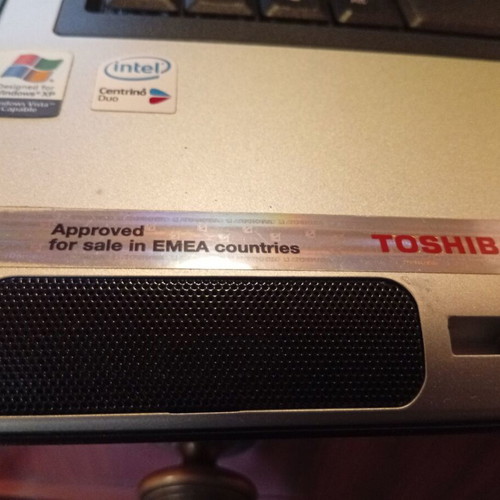 Toshiba laptop 00500dg3 with Windows XP, 15-inch screen