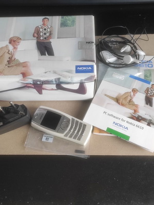 Nokia 6610 collector's phone like new with original accessories