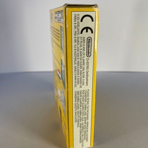 Pokemon Yellow Special Pikachu Edition Game Boy like new, first English print 00
