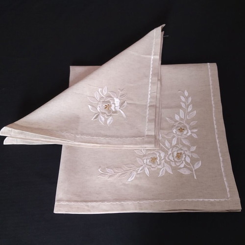 Set of 3 table linens with machine embroidery like new
