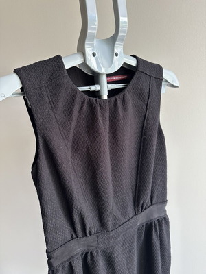 Dress comptoir des cotonniers black like new with zipper and subtle shimmer