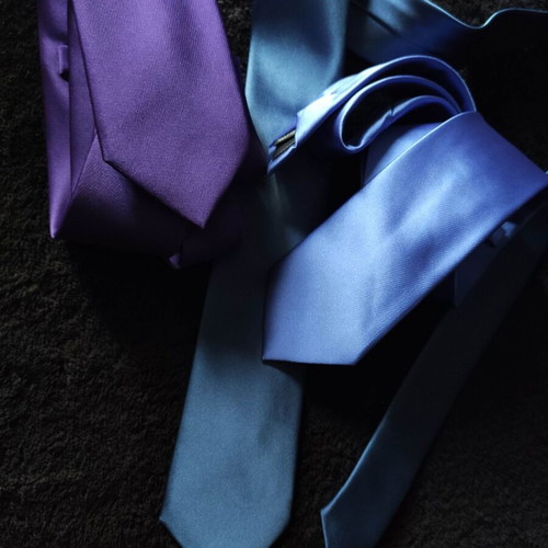 Set of 3 solid color ties like new, width 7cm