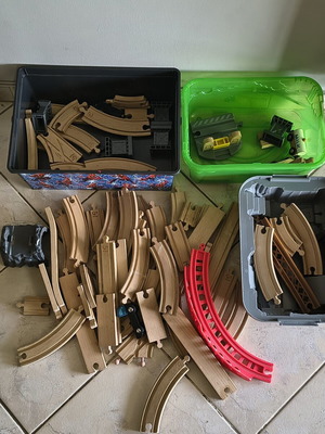 Hape ξύλινο τρενάκι με ράγες μεταχειρισμένο, διάφορα κομμάτια