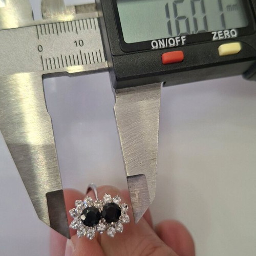 White Gold 18K Ring like new with black and silver stones