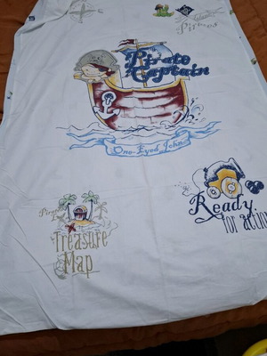 Crib duvet cover with pirate pillowcase like new, reversible