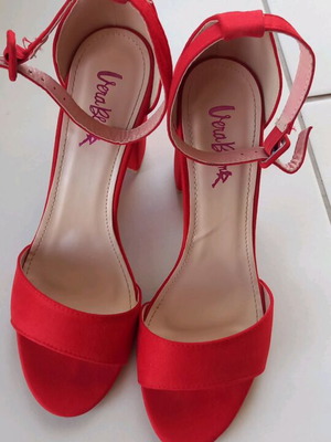 Vera Blum red pumps like new, 8 cm heel, suede size 39