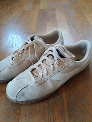 Diadora unisex sneakers like new, size 44, white beige