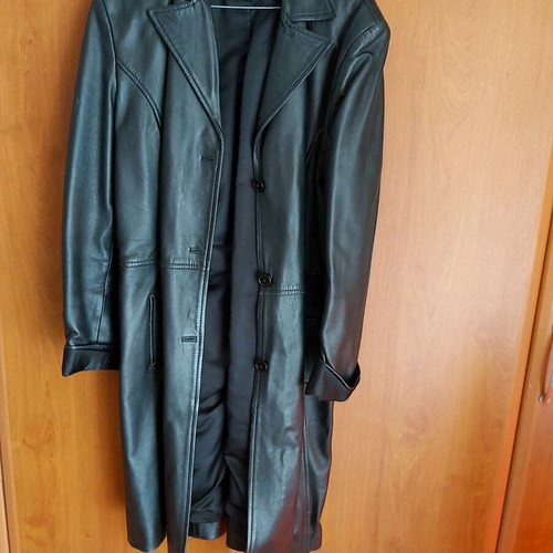 Leather women's coat like new, size XXL, black