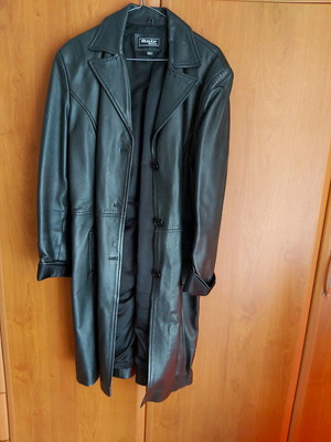 Leather women's coat like new, size XXL, black